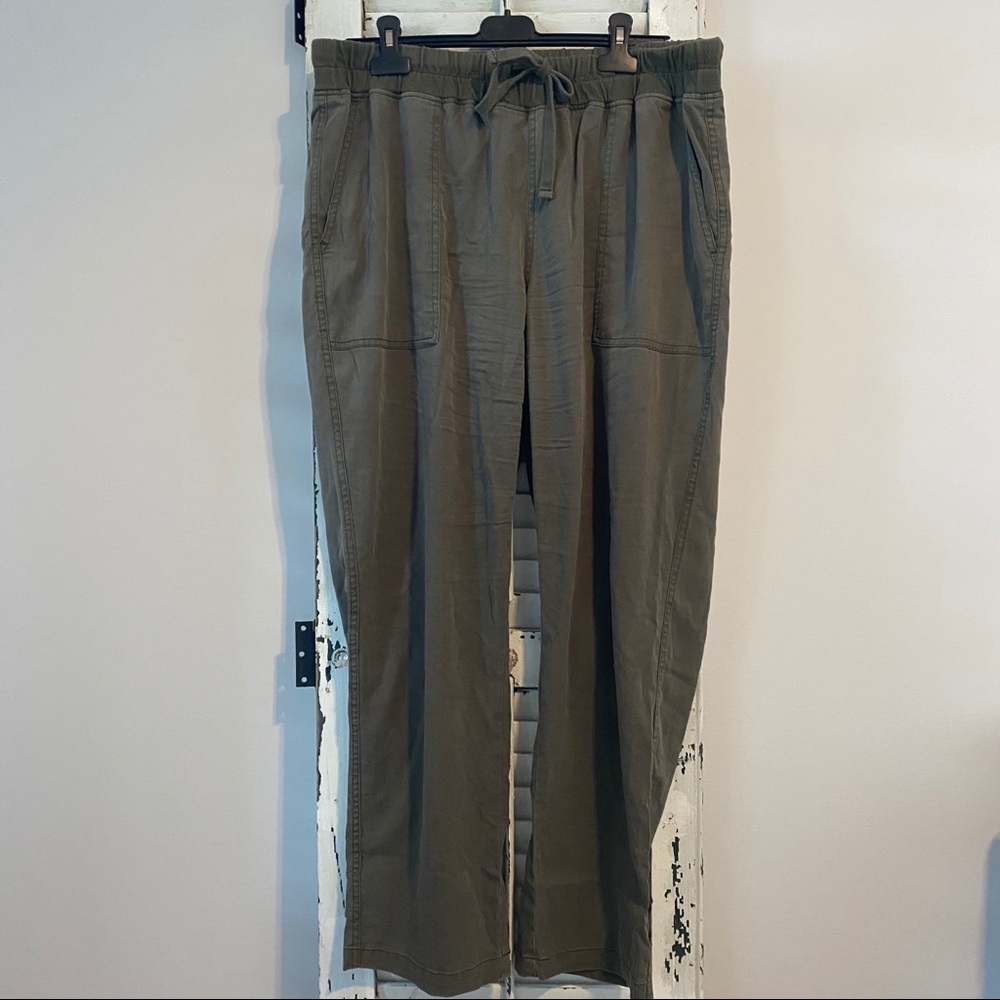 Roots Green Pants, size XL